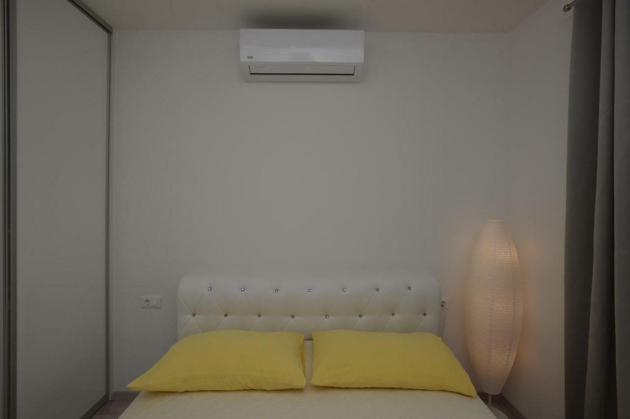 Apartman Petra Apartamento Makarska Exterior foto