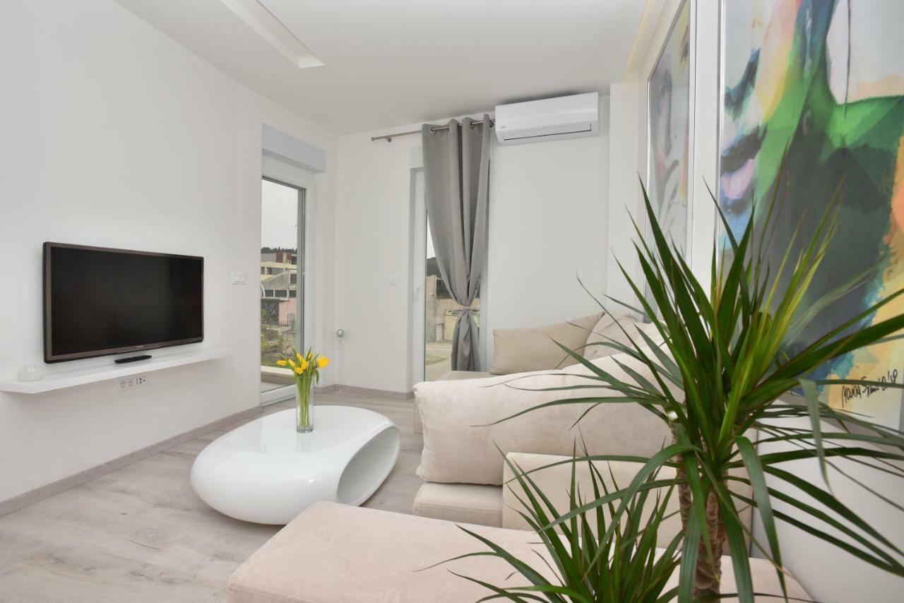 Apartman Petra Apartamento Makarska Exterior foto