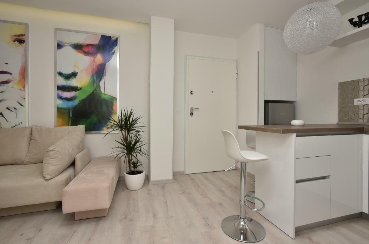 Apartman Petra Apartamento Makarska Exterior foto